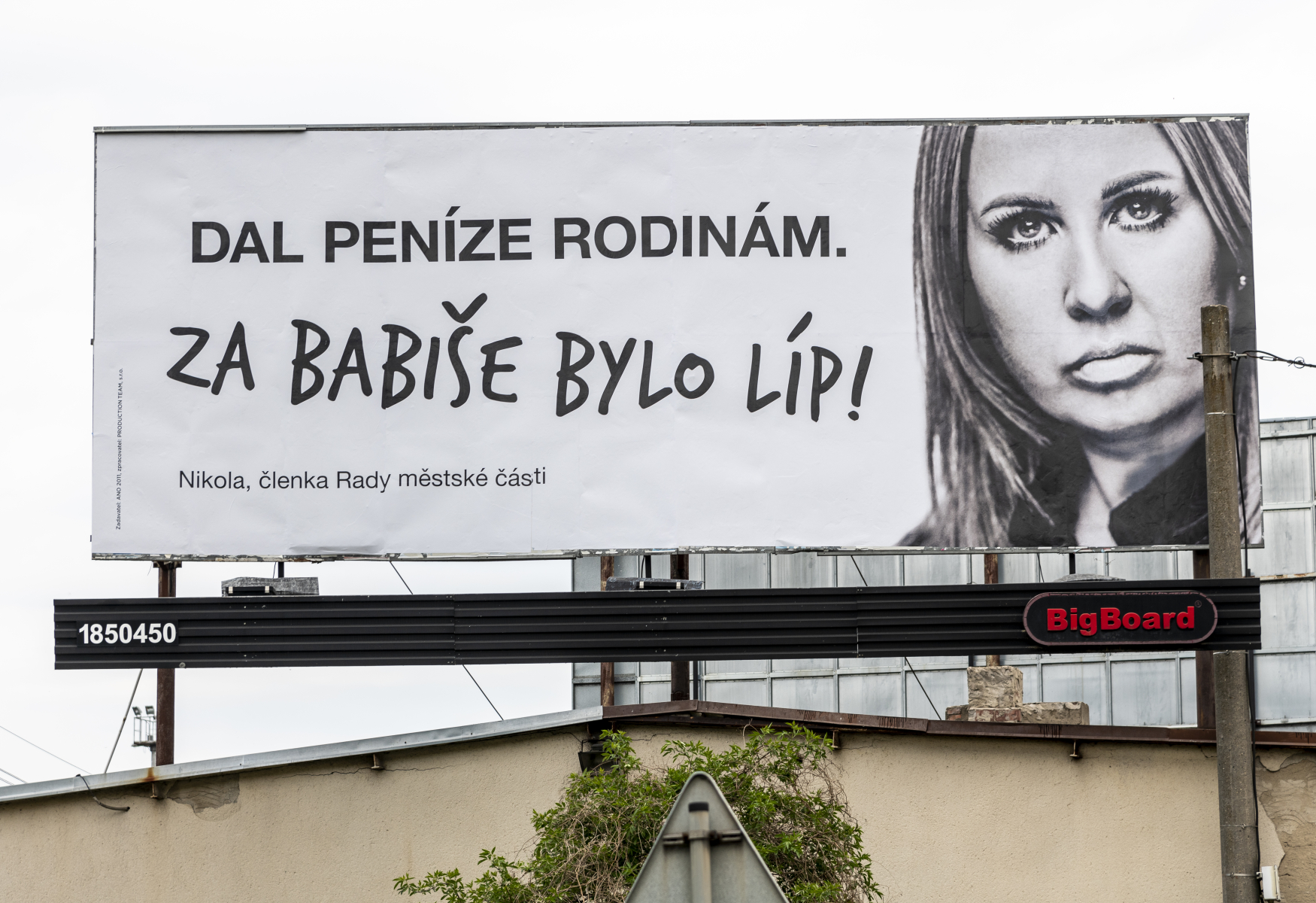 Dal peníze rodinám